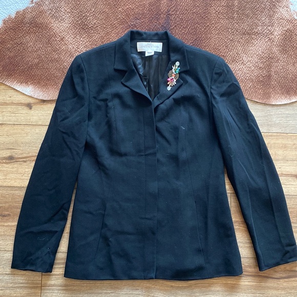 Jones New York Jackets & Blazers - Jones New York black blazer with brooch